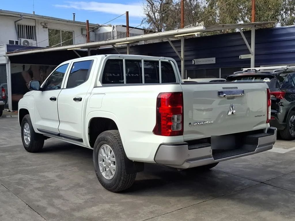 Mitsubishi L200 2.4 Dakar Xr Mt 4x4 Diesel año 2026