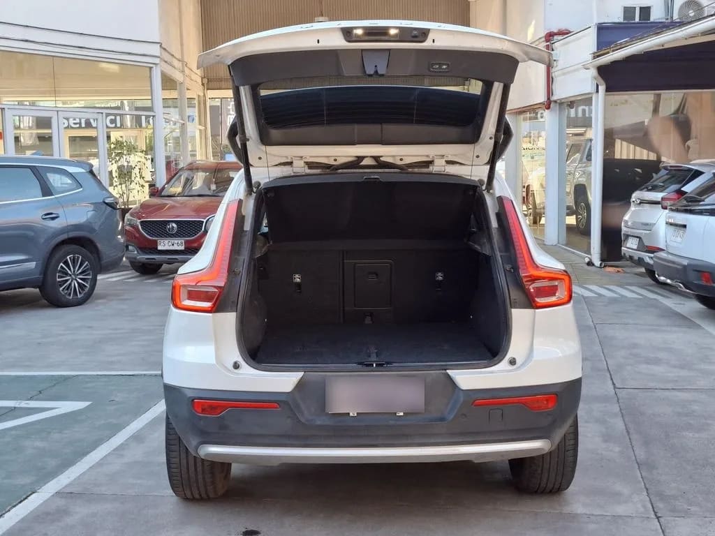 Volvo Xc40 2.0 B4 Ultimate Fwd At 5p año 2023