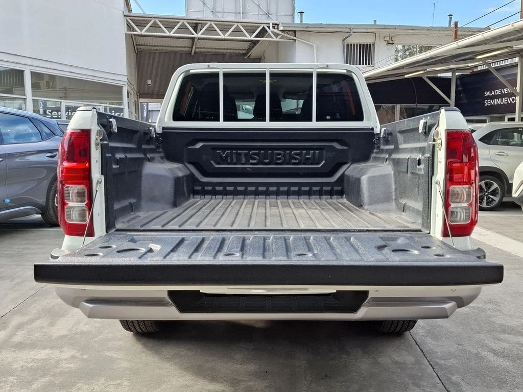 Mitsubishi L200 2.4 Dakar Xr Mt 4x4 Diesel año 2026