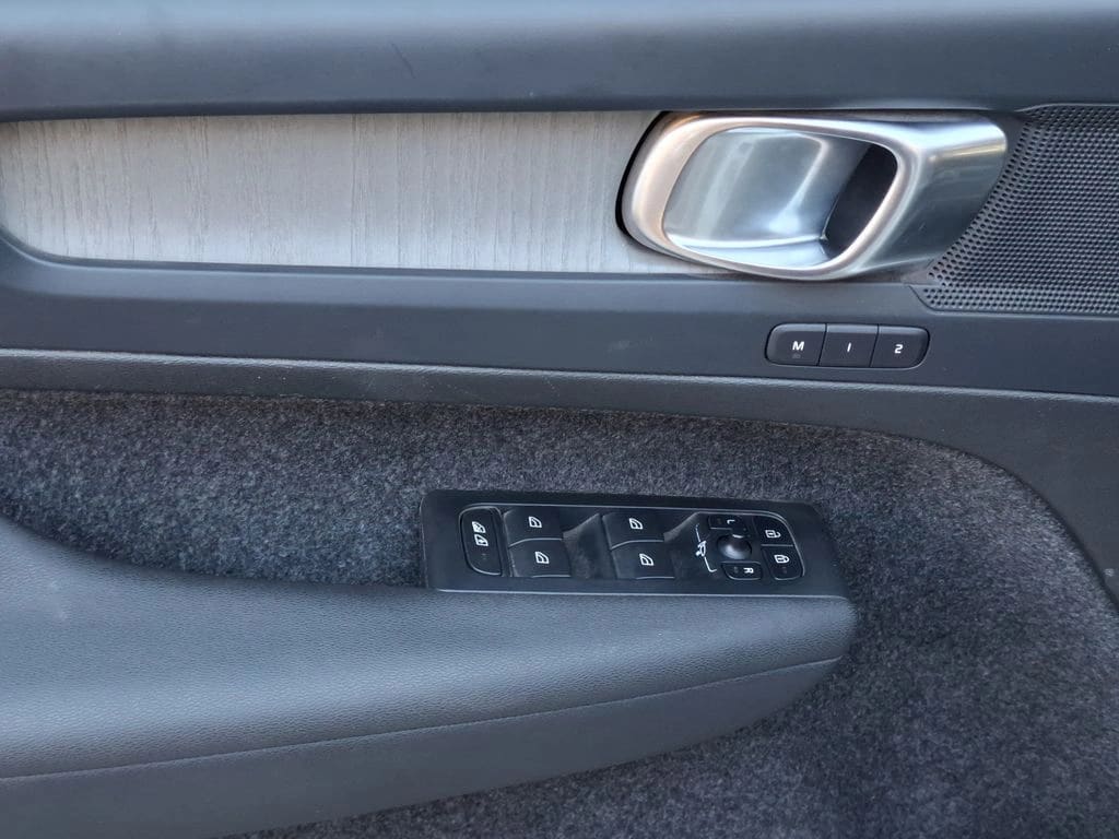 Volvo Xc40 2.0 B4 Ultimate Fwd At 5p año 2023