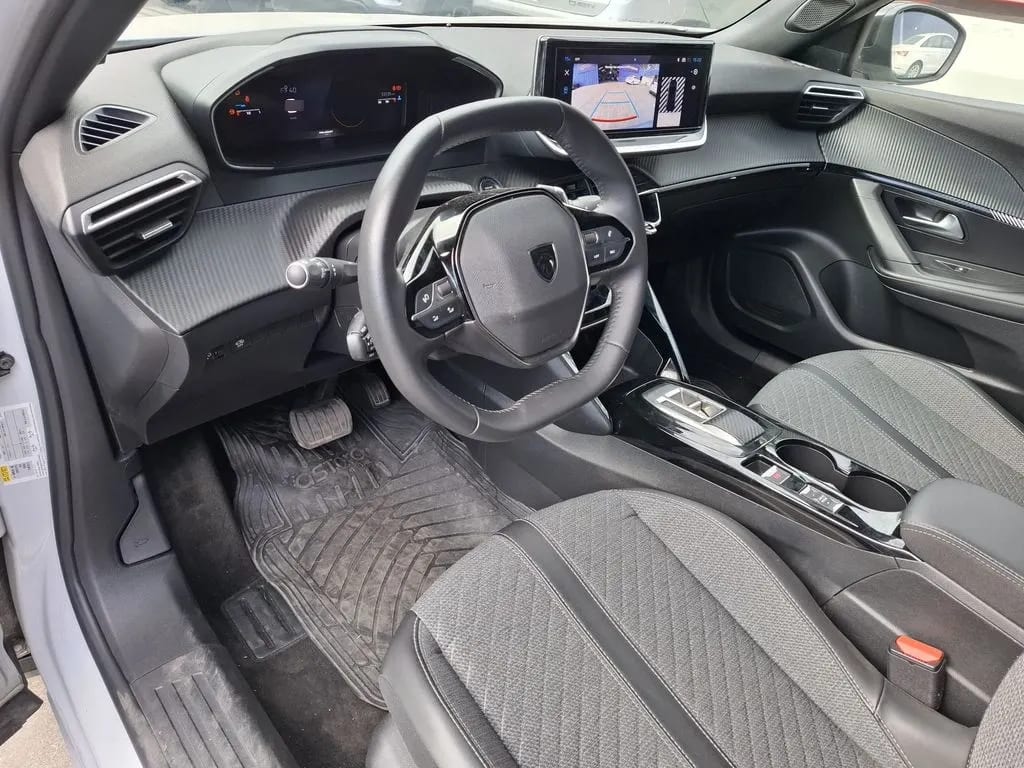 Peugeot 2008 1.2 Allure Pack Puretech 130 4x2 At 5p año 2024
