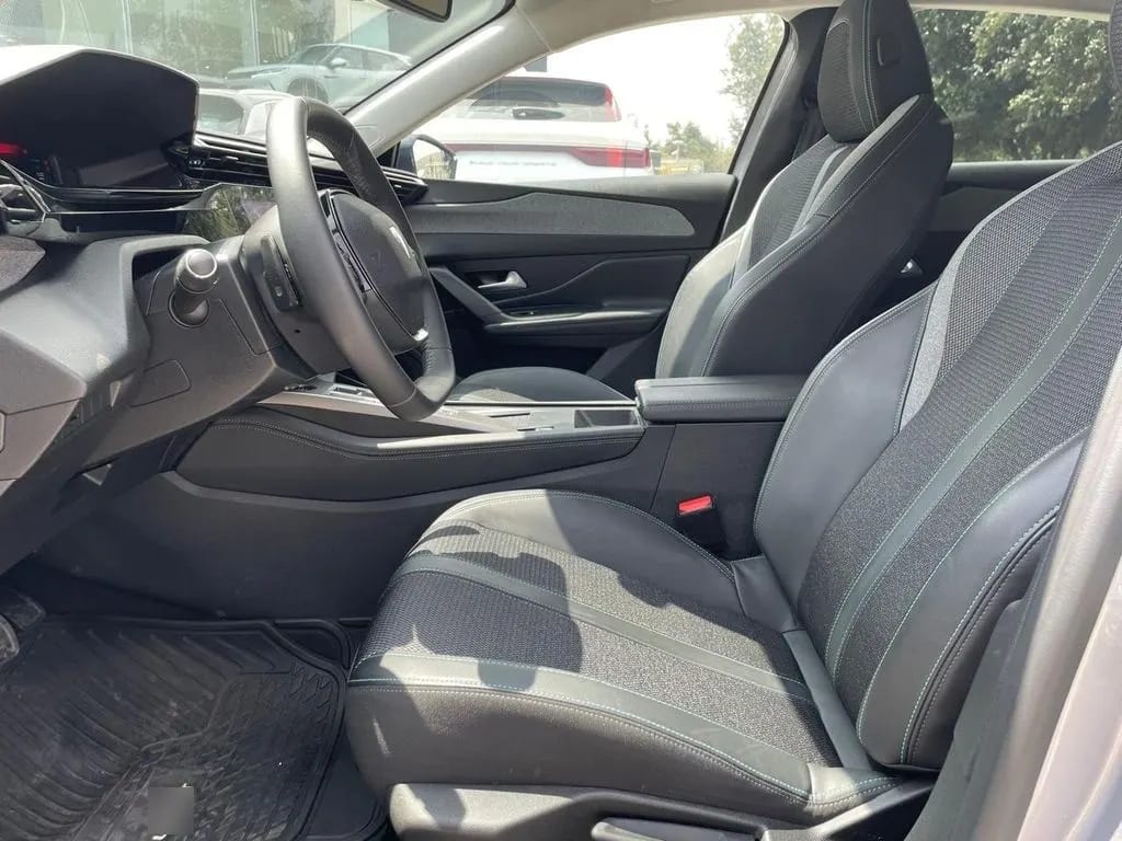 Peugeot 308 1.2 Allure Pack Puretech 130 4x2 Eat8 5p año 2024