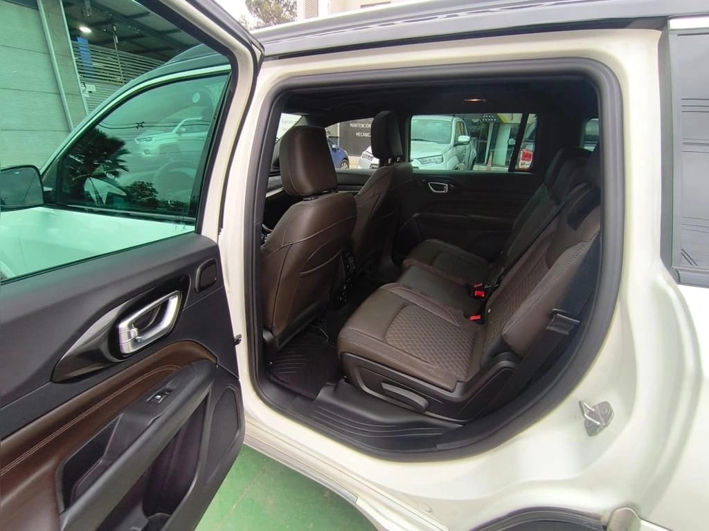 Jeep Commander Overland 4x4 2.0 Aut Diesel año 2023