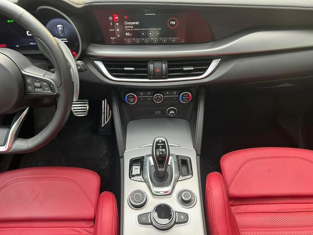 Alfa Romeo Stelvio 2.0 Super Awd At 5p año 2024