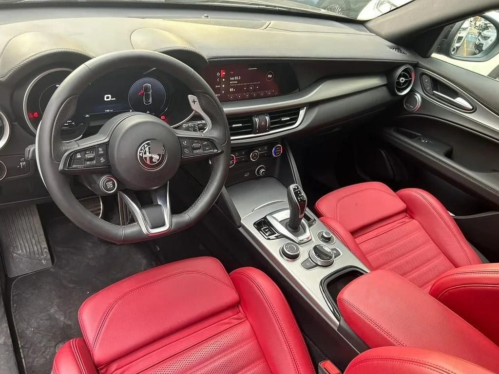 Alfa Romeo Stelvio 2.0 Super Awd At 5p año 2024