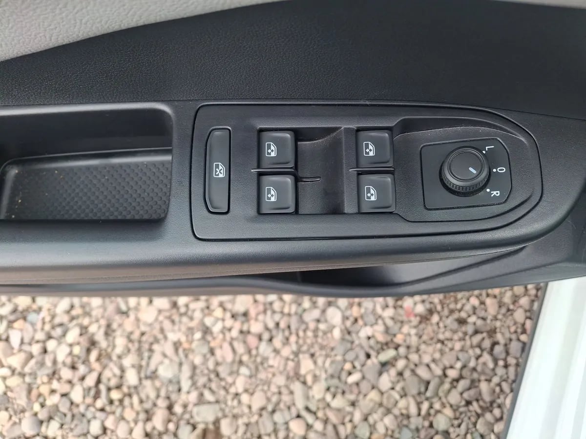 Volkswagen Taos 1.4 Tsi Comfortline 4x2 At 5p año 2026
