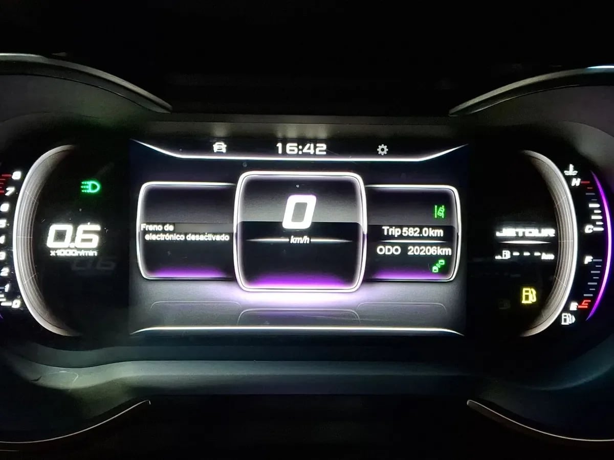 Jetour X70 1.5t Lux Fl 4x2 Mt 5p año 2025