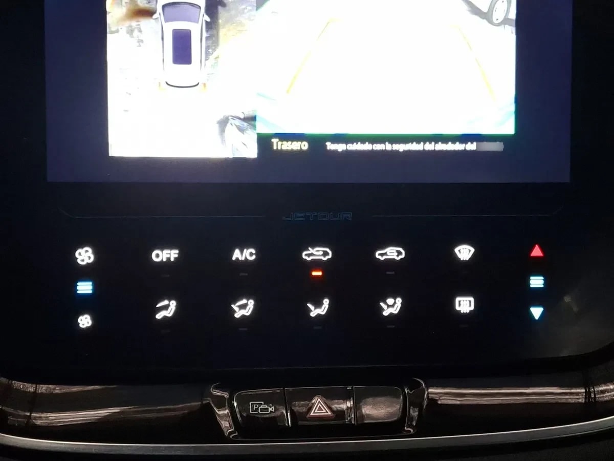 Jetour X70 1.5t Lux Fl 4x2 Mt 5p año 2025
