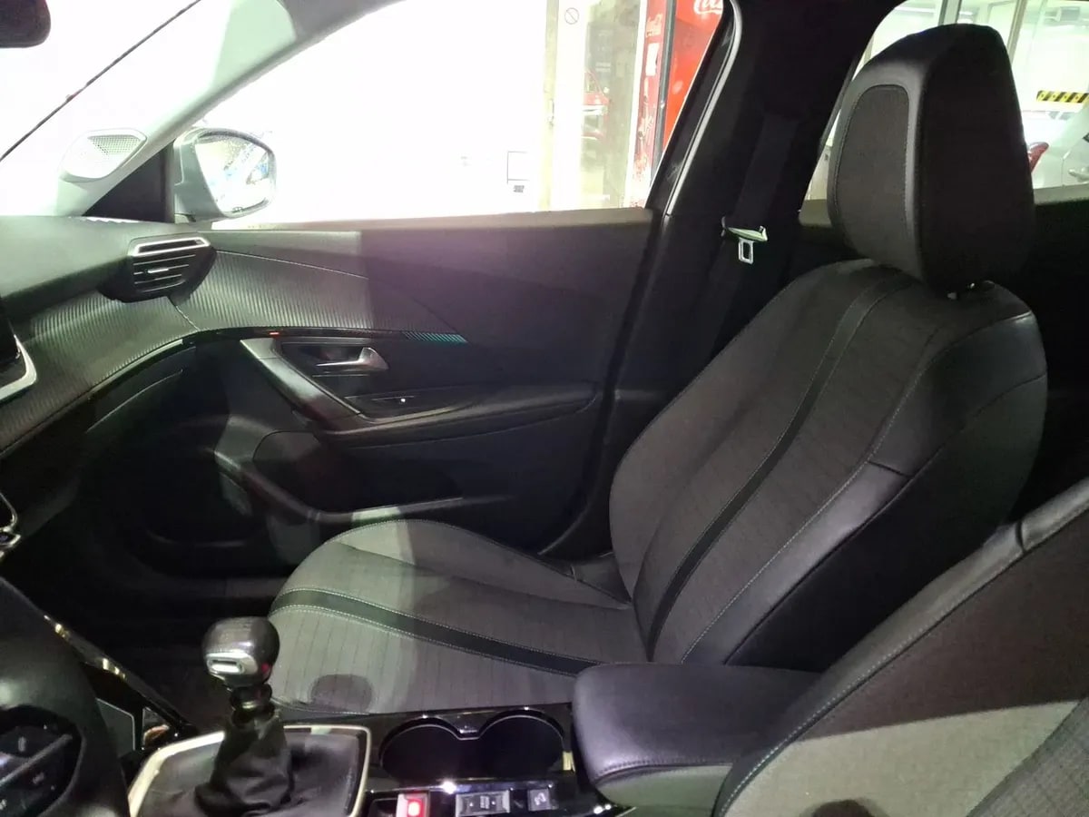 Peugeot 2008 1.2 Allure Puretech 4x2 130 Mt 5p año 2021