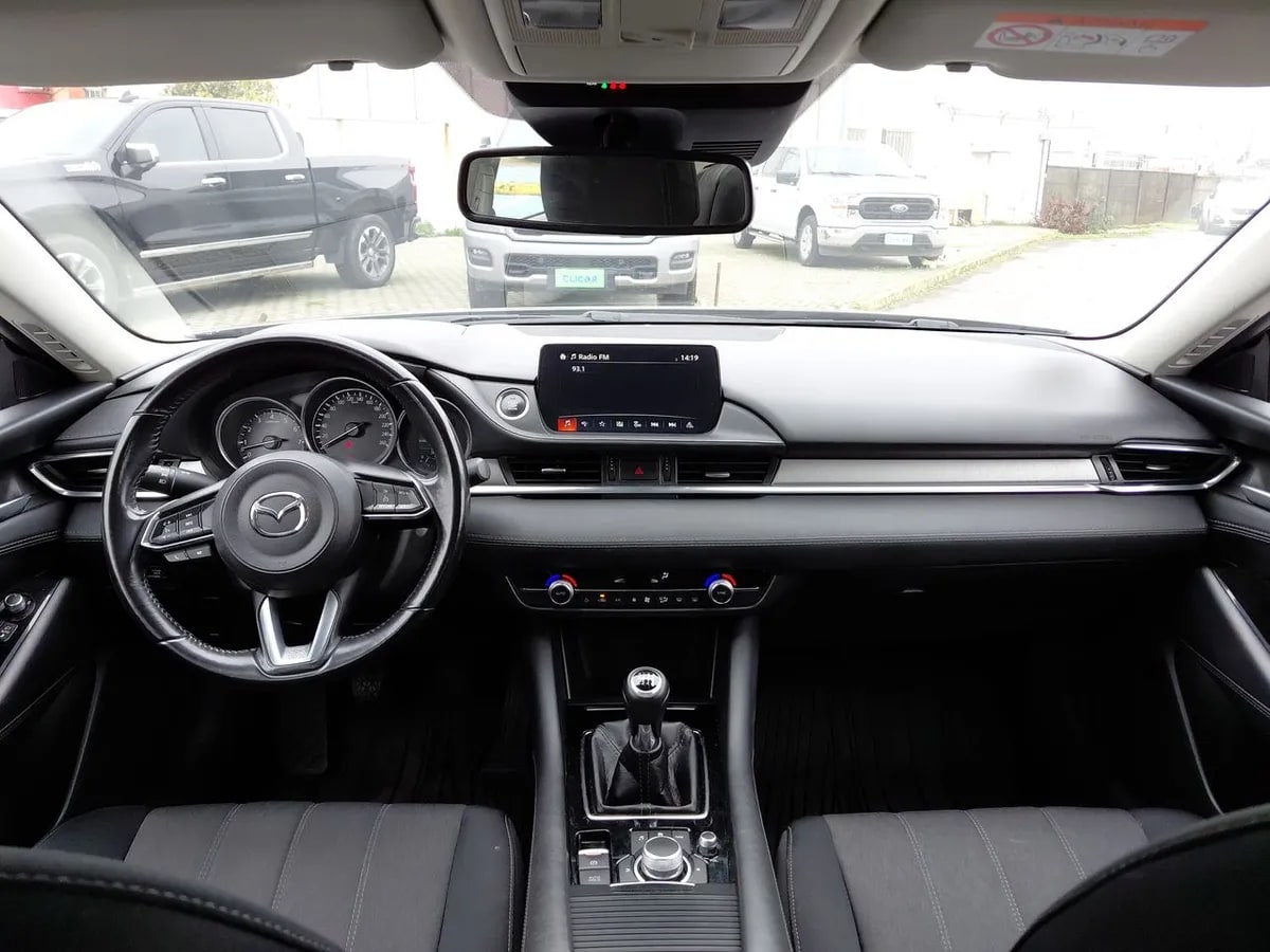 Mazda 6 2.0 Core 4x2 6mt 4p año 2024