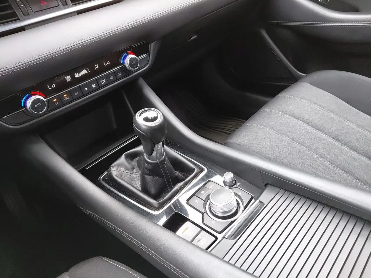Mazda 6 2.0 Core 4x2 6mt 4p año 2024