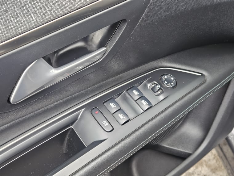Peugeot 3008 Allure Pack Thp 165 At 1.6 año 2021
