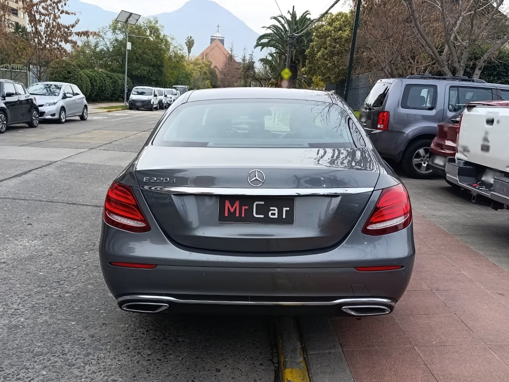Mercedes-Benz E220 D No Se La Version año 2017