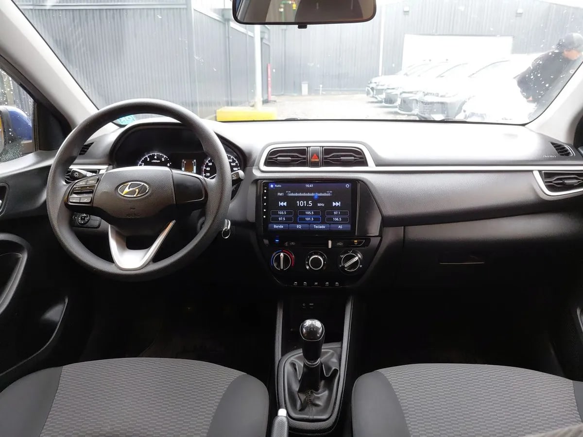 Hyundai Verna 1.4 Cb Plus 4x2 Mt5 4p año 2021