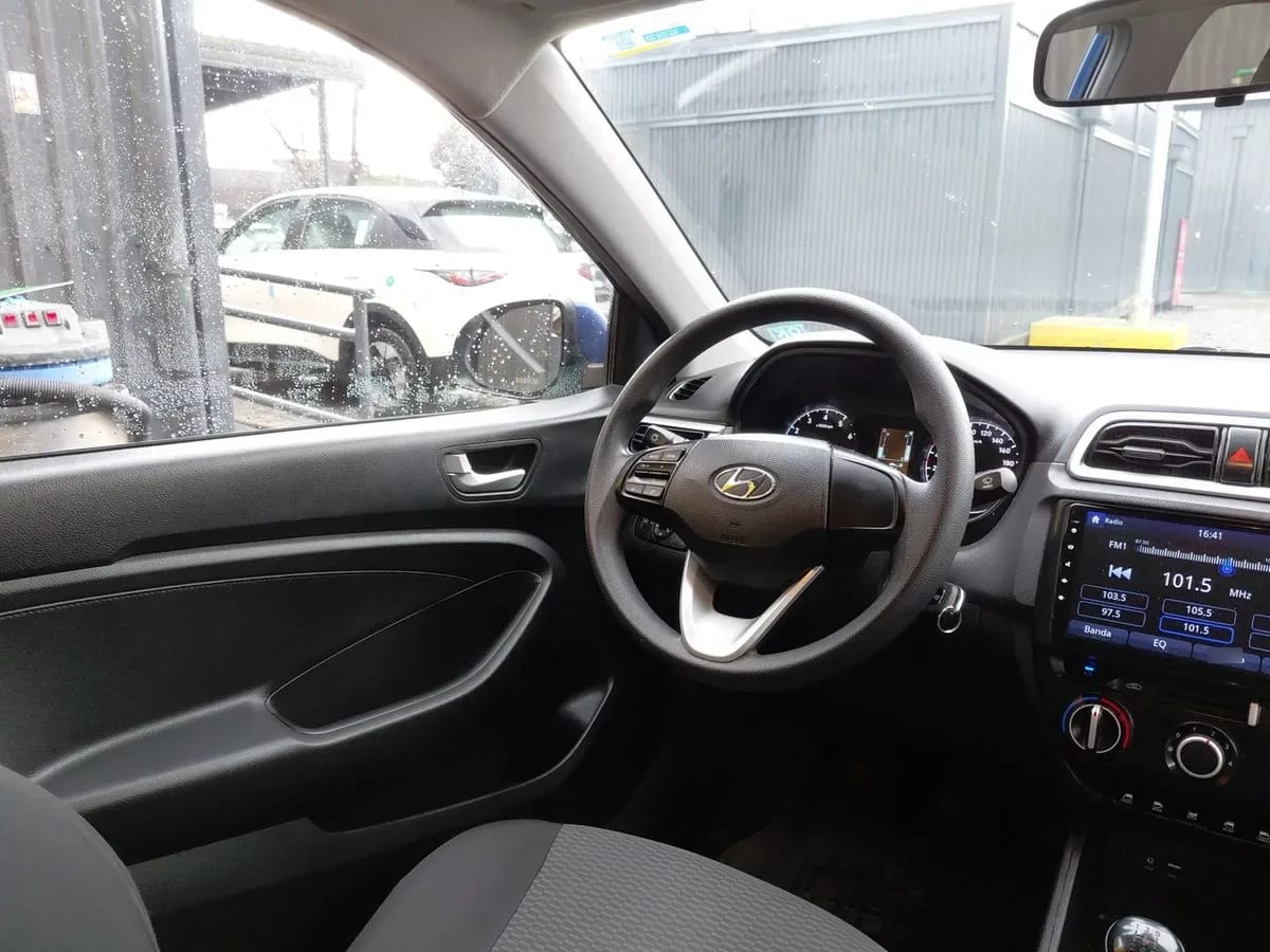 Hyundai Verna 1.4 Cb Plus 4x2 Mt5 4p año 2021