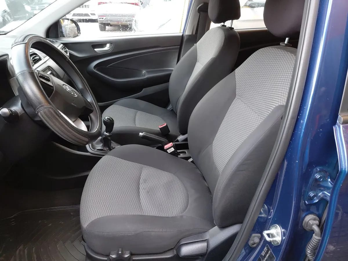 Hyundai Verna 1.4 Cb Plus 4x2 Mt5 4p año 2021