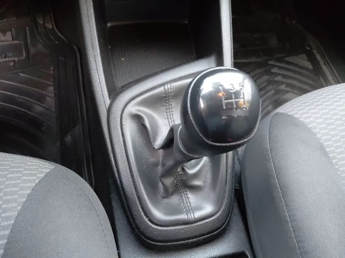 Hyundai Verna 1.4 Cb Plus 4x2 Mt5 4p año 2021