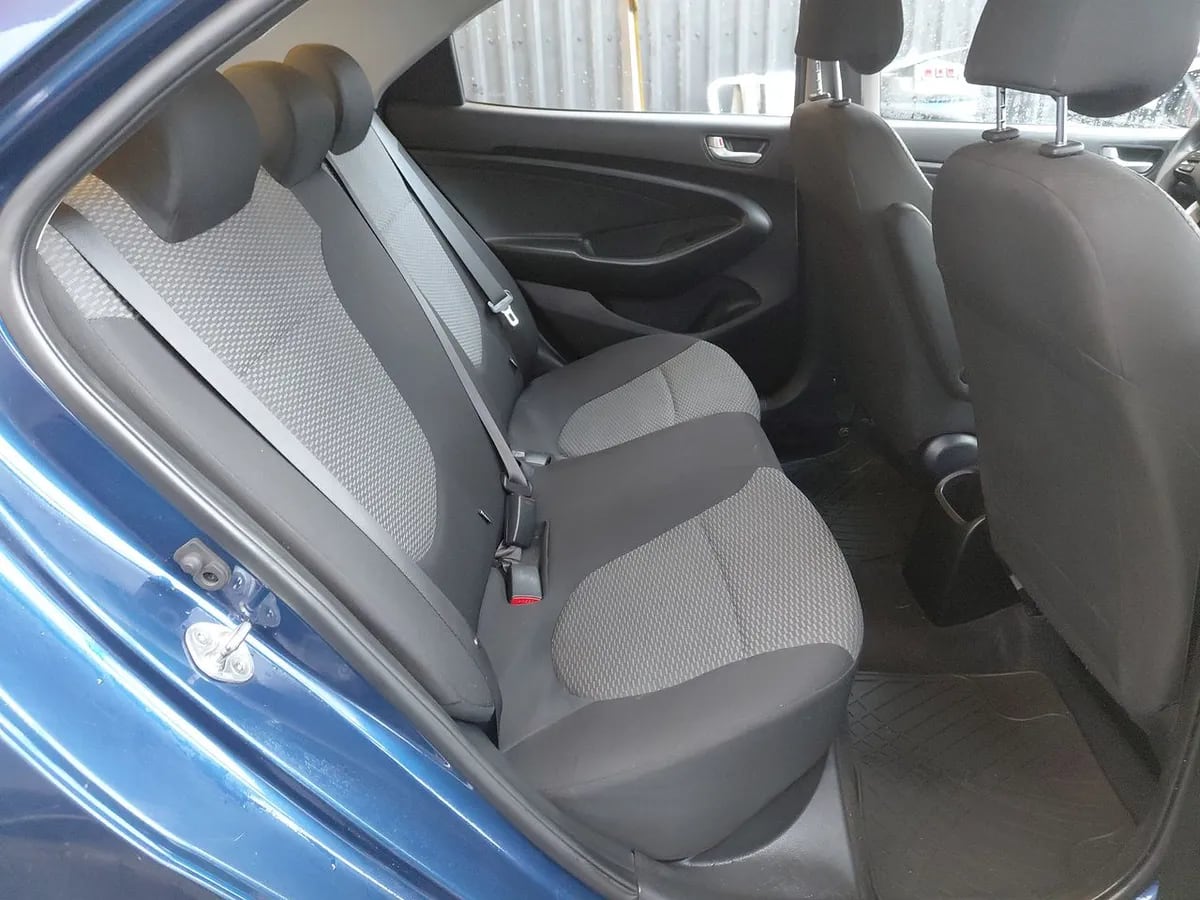 Hyundai Verna 1.4 Cb Plus 4x2 Mt5 4p año 2021