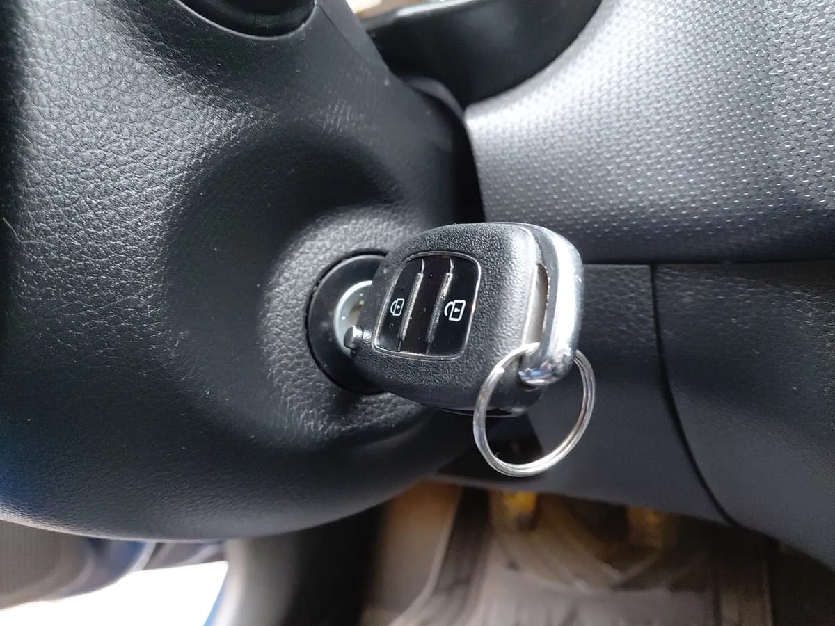 Hyundai Verna 1.4 Cb Plus 4x2 Mt5 4p año 2021