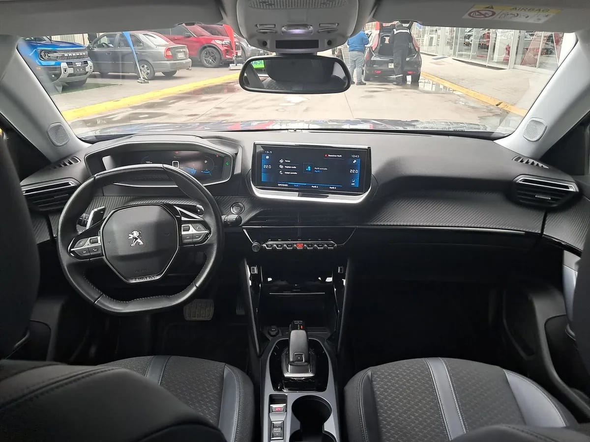 Peugeot 2008 1.2 Allure Puretech 4x2 130 Eat8 At 5p año 2020