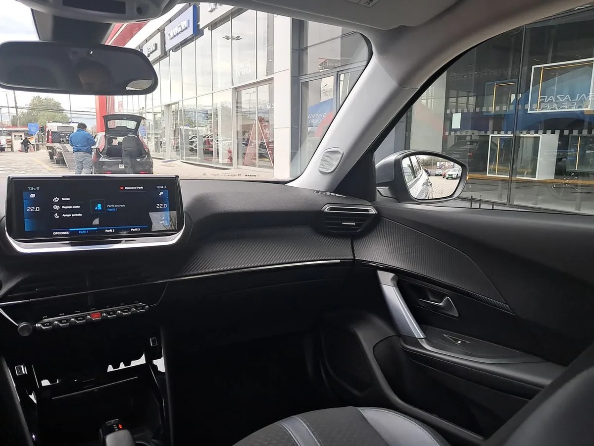 Peugeot 2008 1.2 Allure Puretech 4x2 130 Eat8 At 5p año 2020