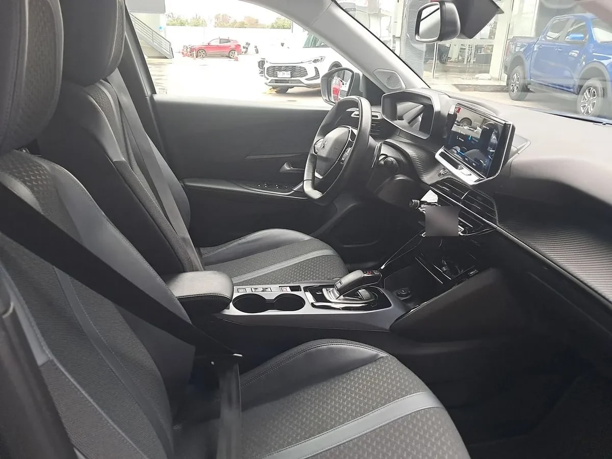 Peugeot 2008 1.2 Allure Puretech 4x2 130 Eat8 At 5p año 2020
