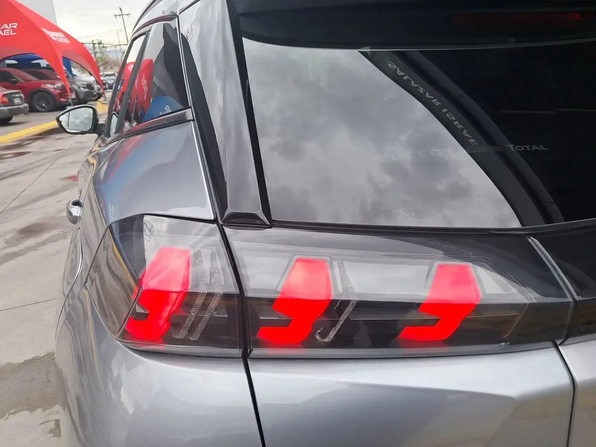 Peugeot 2008 1.2 Allure Puretech 4x2 130 Eat8 At 5p año 2020