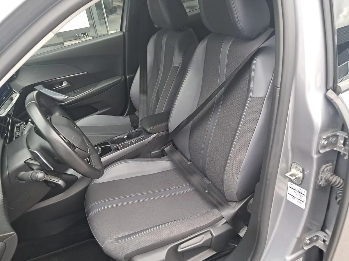 Peugeot 2008 1.2 Allure Puretech 4x2 130 Eat8 At 5p año 2020