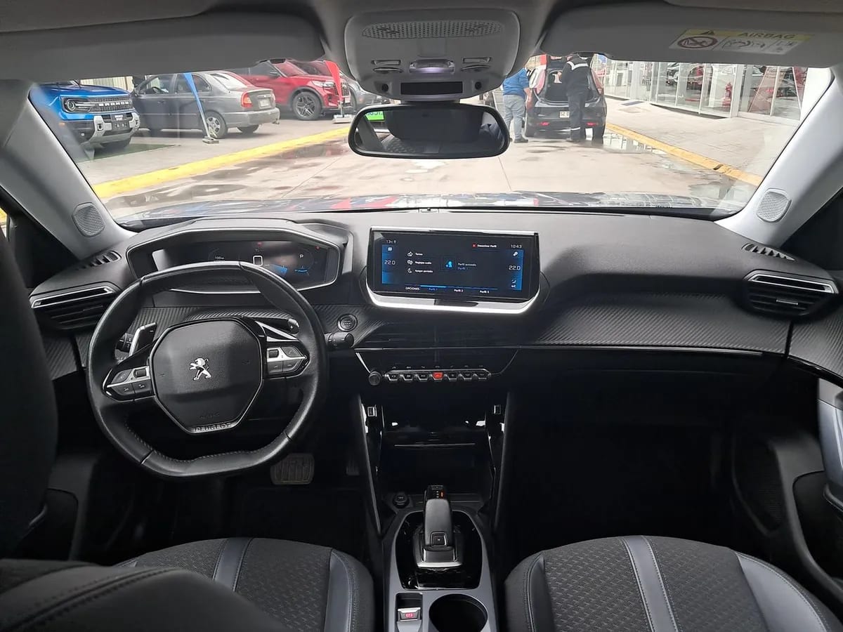 Peugeot 2008 1.2 Allure Puretech 4x2 130 Eat8 At 5p año 2020