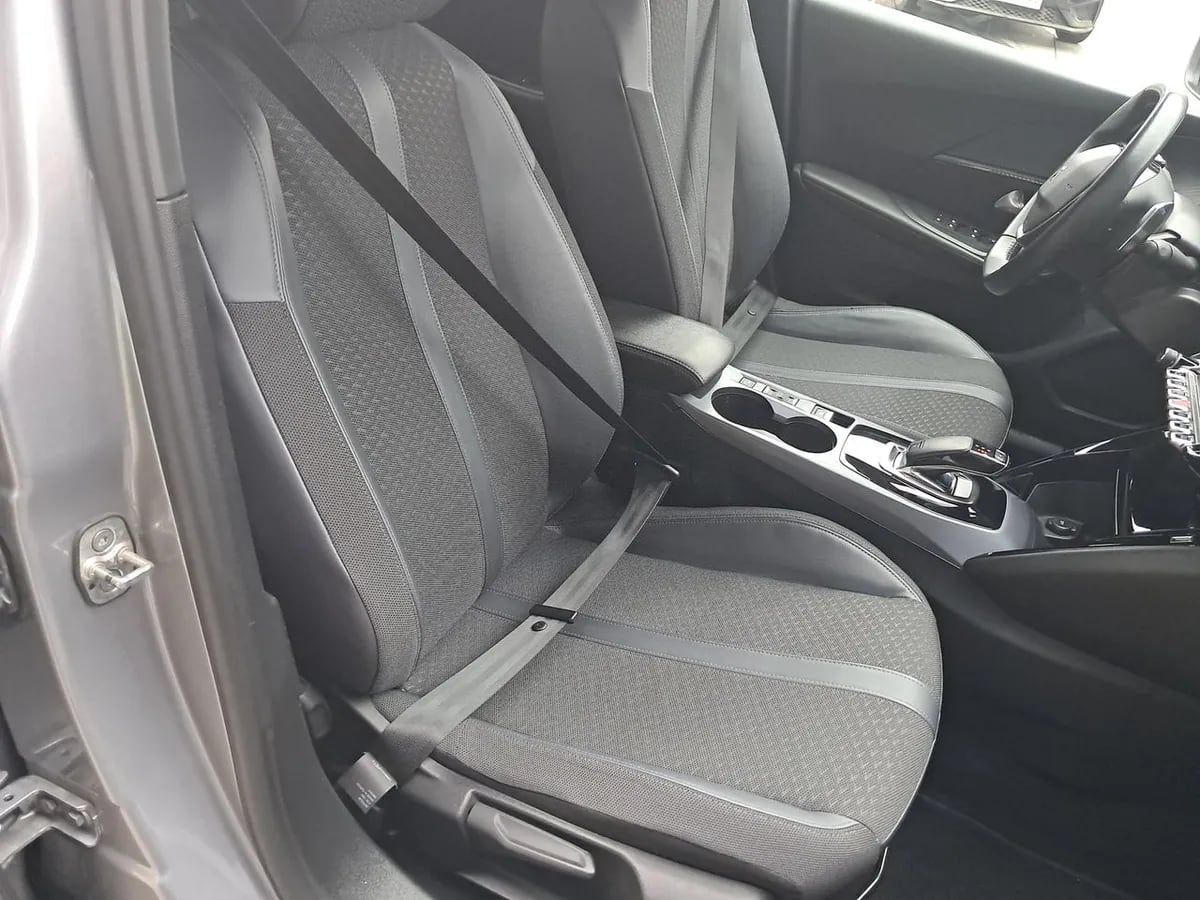 Peugeot 2008 1.2 Allure Puretech 4x2 130 Eat8 At 5p año 2020