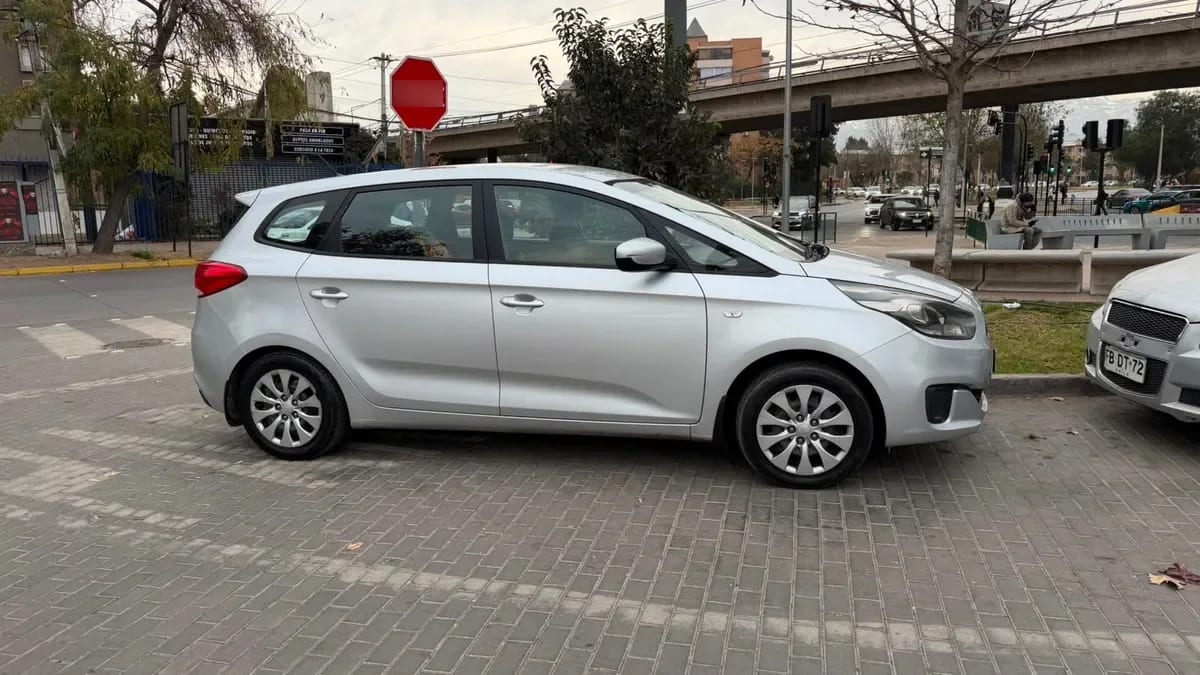 KIA MOTORS CARENS 2.0 Lx Ab Mt año 2016