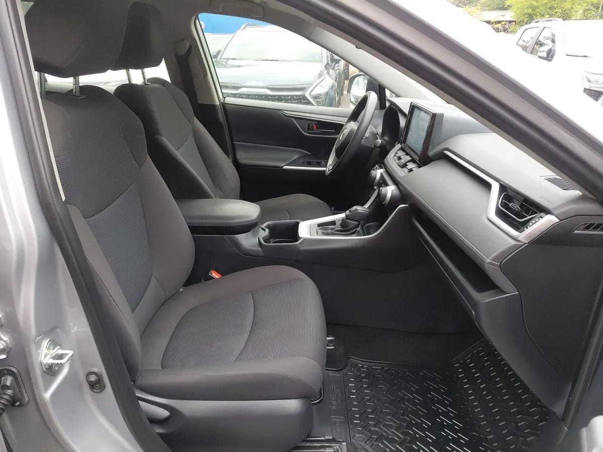 Toyota Rav 4 2.0 Le 4x2 Cvt At 5p año 2023