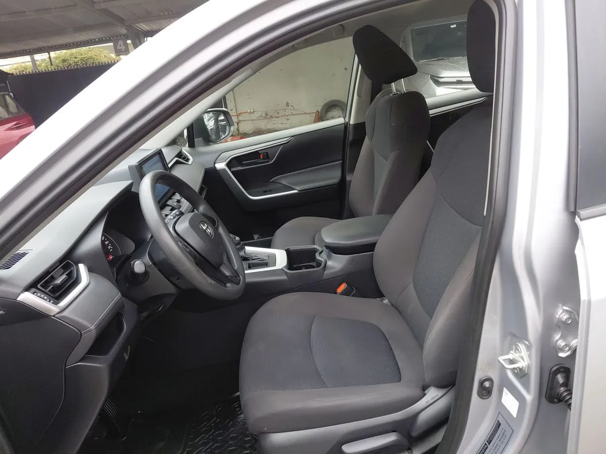 Toyota Rav 4 2.0 Le 4x2 Cvt At 5p año 2023