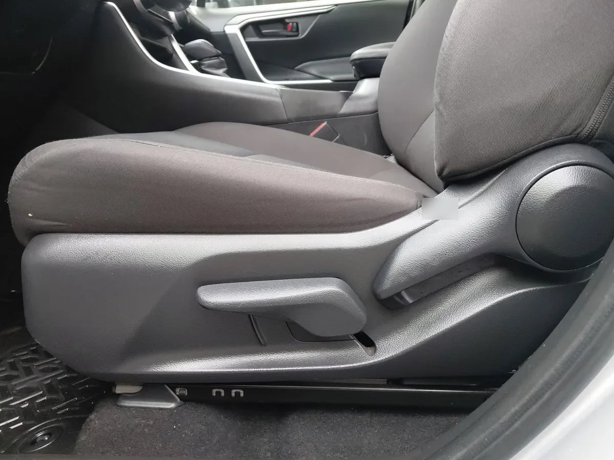Toyota Rav 4 2.0 Le 4x2 Cvt At 5p año 2023