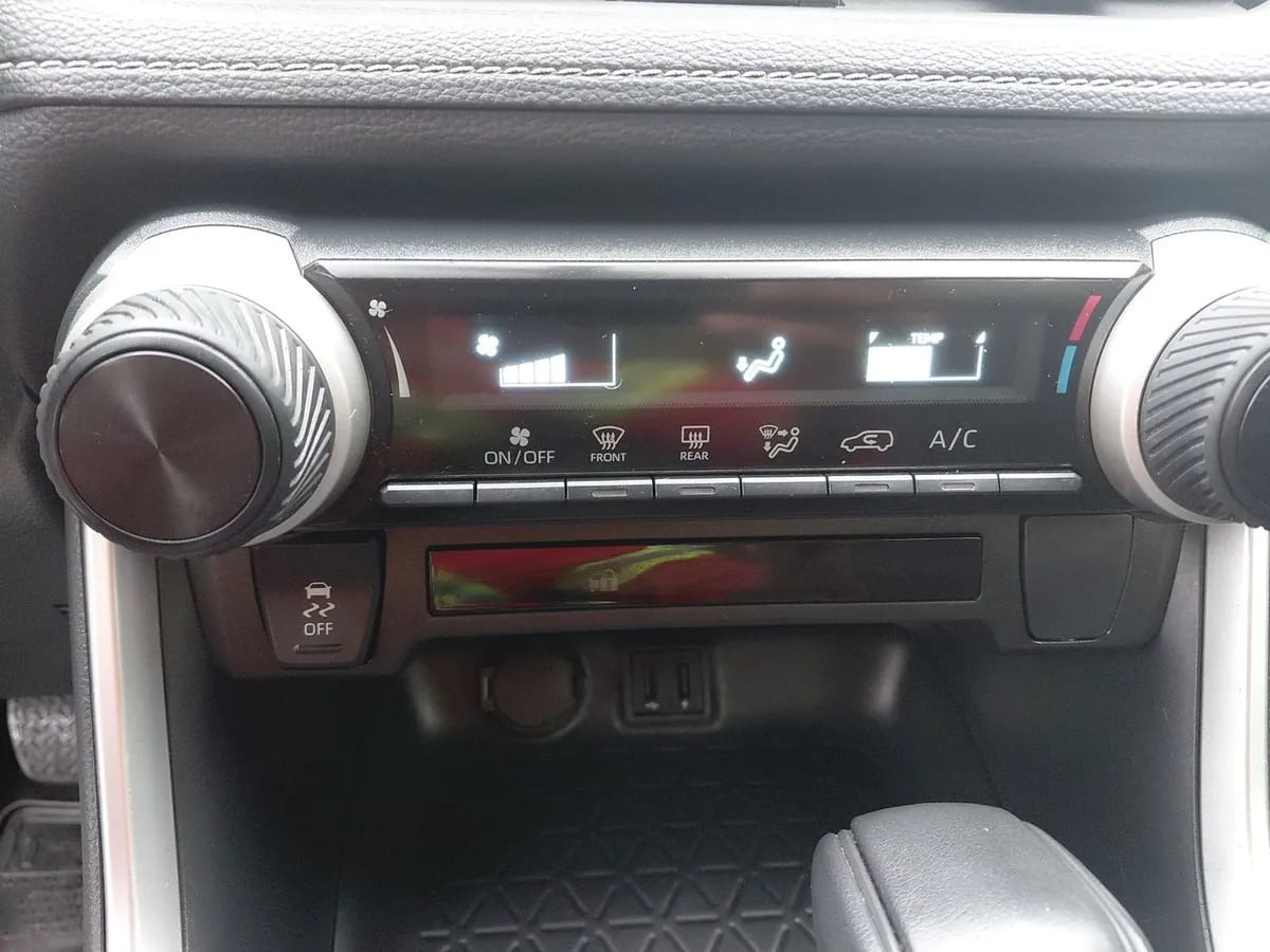 Toyota Rav 4 2.0 Le 4x2 Cvt At 5p año 2023