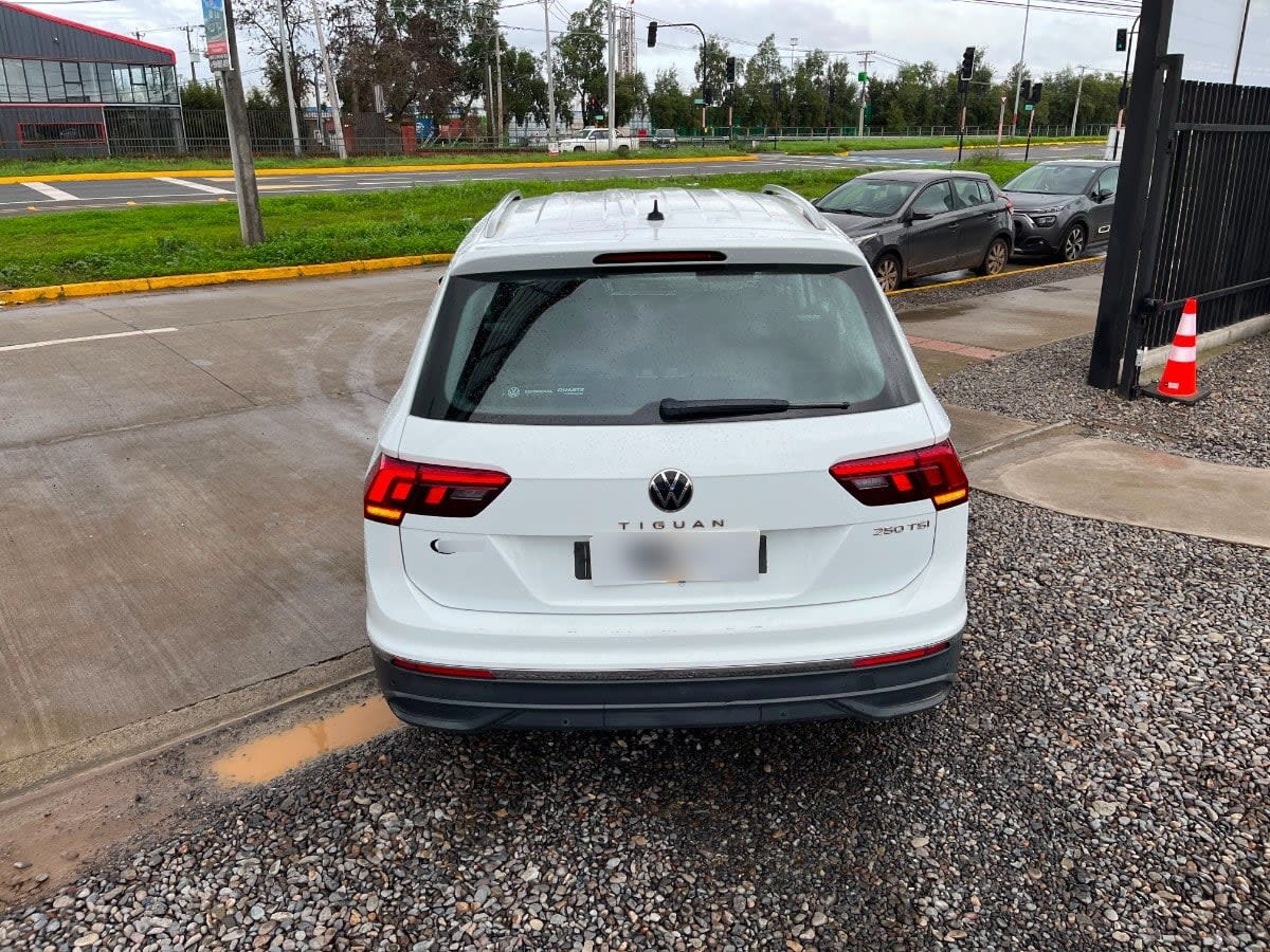 Volkswagen Tiguan Comfortline Tsi 4x2 1.4 Aut año 2022