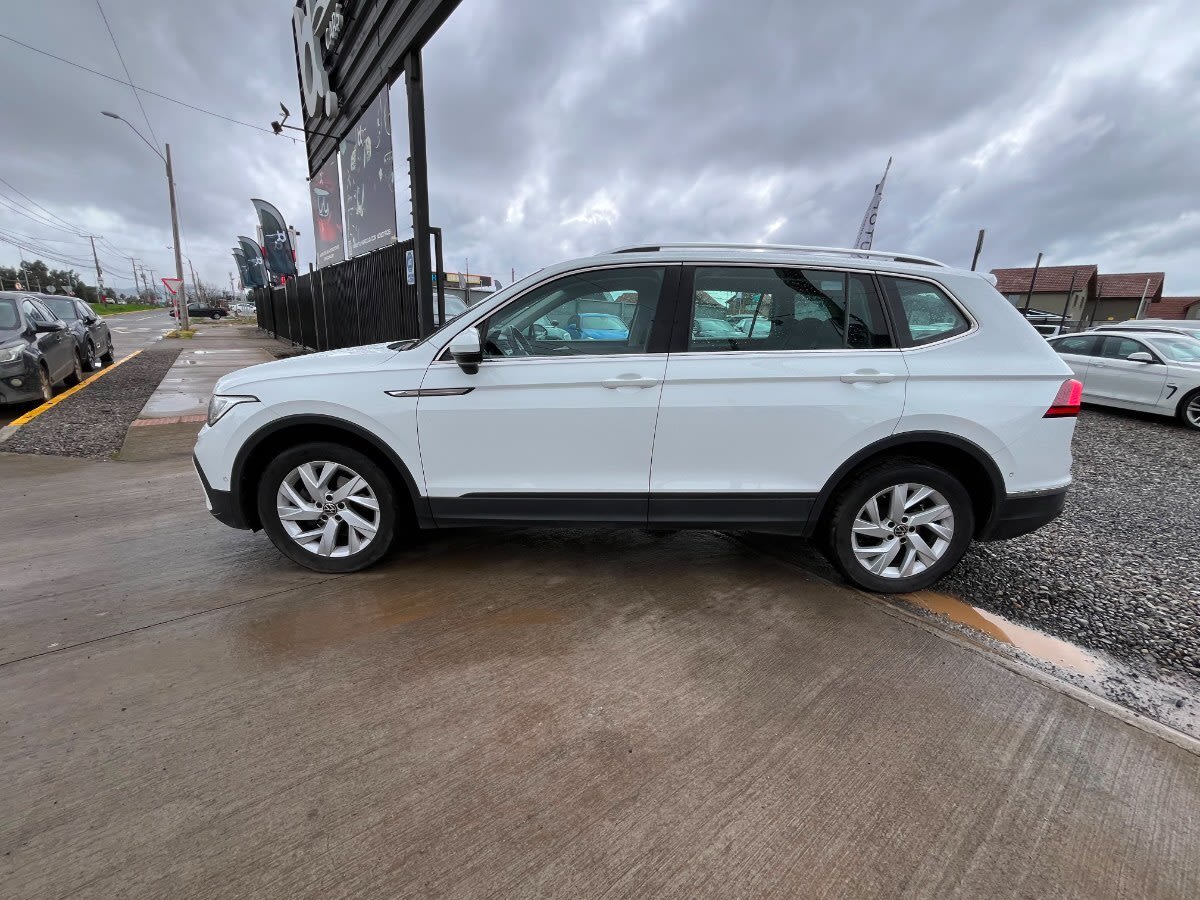 Volkswagen Tiguan Comfortline Tsi 4x2 1.4 Aut año 2022