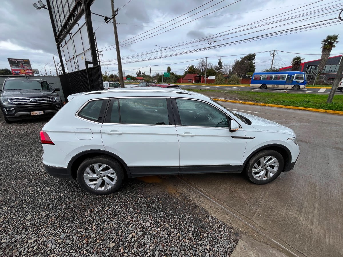 Volkswagen Tiguan Comfortline Tsi 4x2 1.4 Aut año 2022