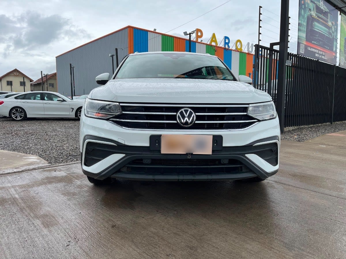 Volkswagen Tiguan Comfortline Tsi 4x2 1.4 Aut año 2022
