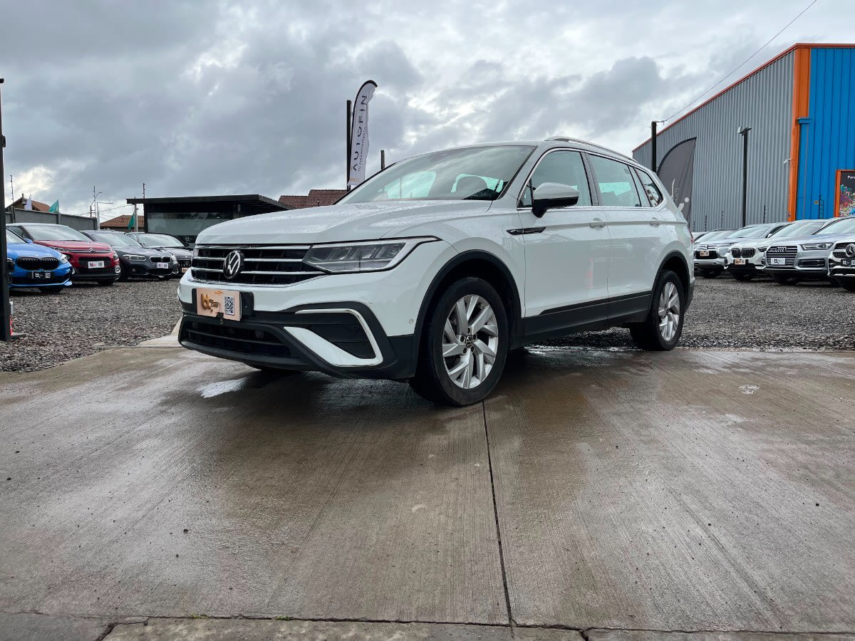 Volkswagen Tiguan Comfortline Tsi 4x2 1.4 Aut año 2022
