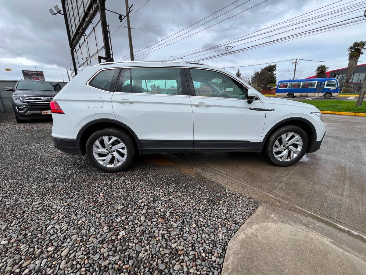 Volkswagen Tiguan Comfortline Tsi 4x2 1.4 Aut año 2022