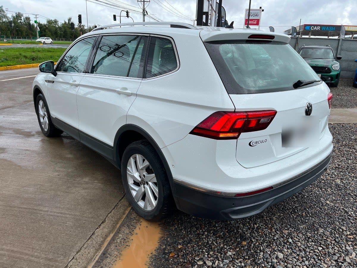 Volkswagen Tiguan Comfortline Tsi 4x2 1.4 Aut año 2022