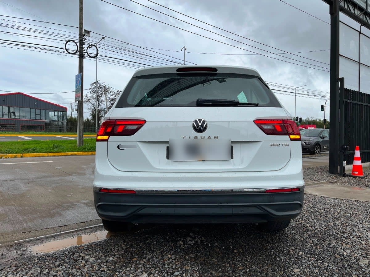 Volkswagen Tiguan Comfortline Tsi 4x2 1.4 Aut año 2022