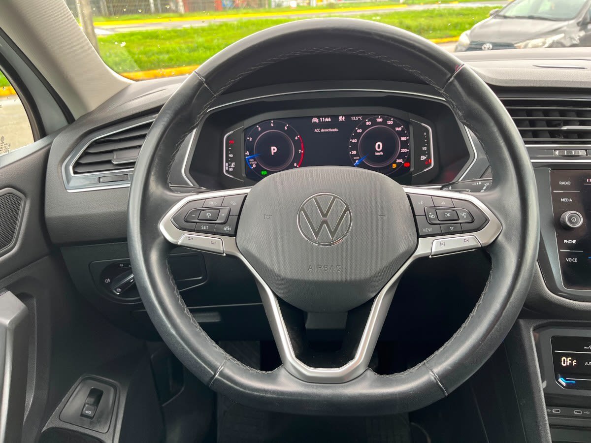 Volkswagen Tiguan Comfortline Tsi 4x2 1.4 Aut año 2022