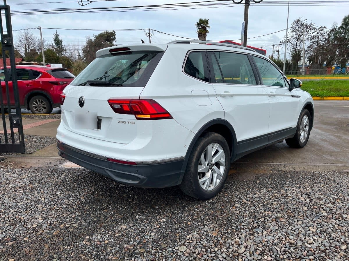 Volkswagen Tiguan Comfortline Tsi 4x2 1.4 Aut año 2022