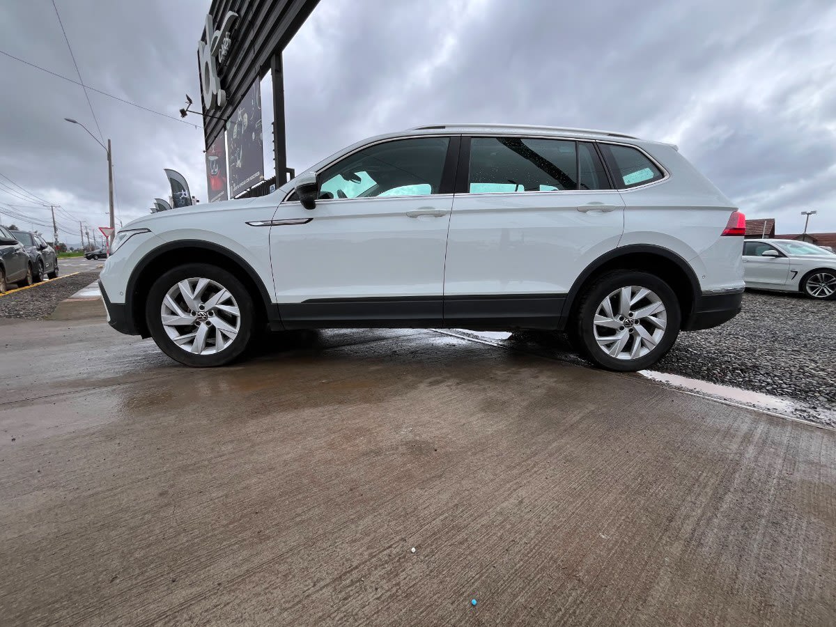 Volkswagen Tiguan Comfortline Tsi 4x2 1.4 Aut año 2022