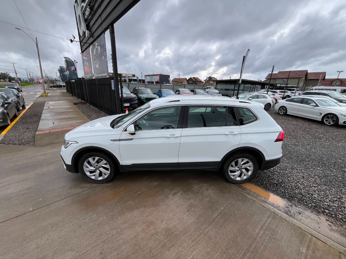 Volkswagen Tiguan Comfortline Tsi 4x2 1.4 Aut año 2022