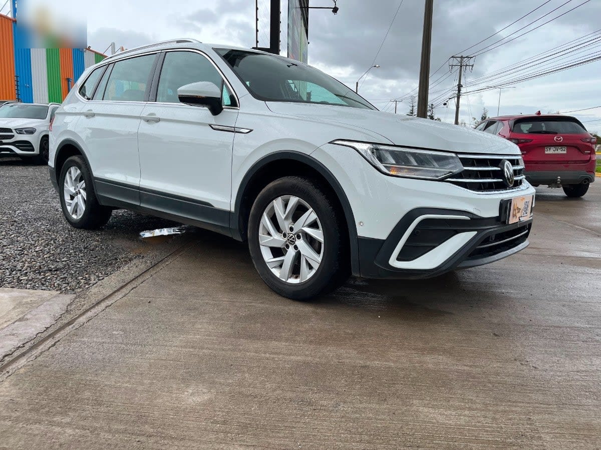 Volkswagen Tiguan Comfortline Tsi 4x2 1.4 Aut año 2022