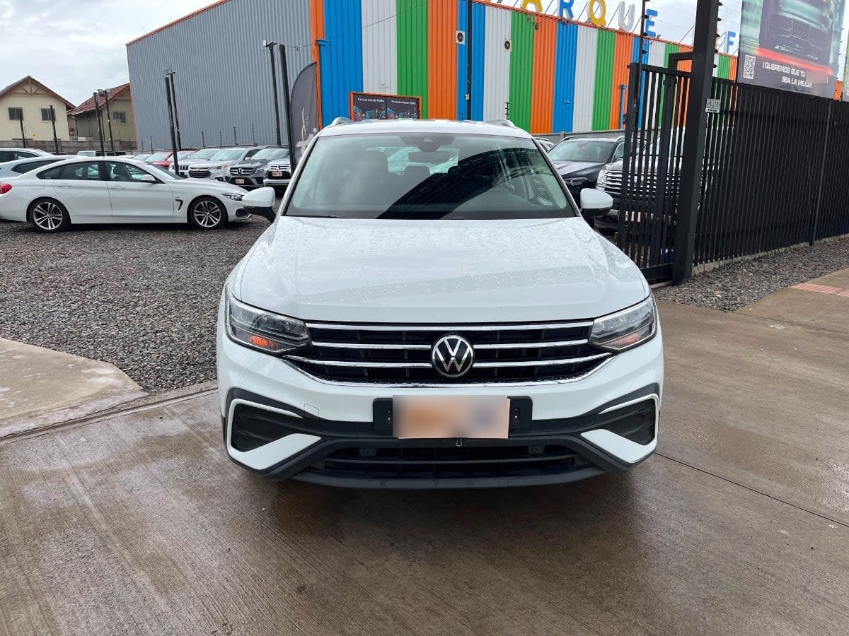 Volkswagen Tiguan Comfortline Tsi 4x2 1.4 Aut año 2022