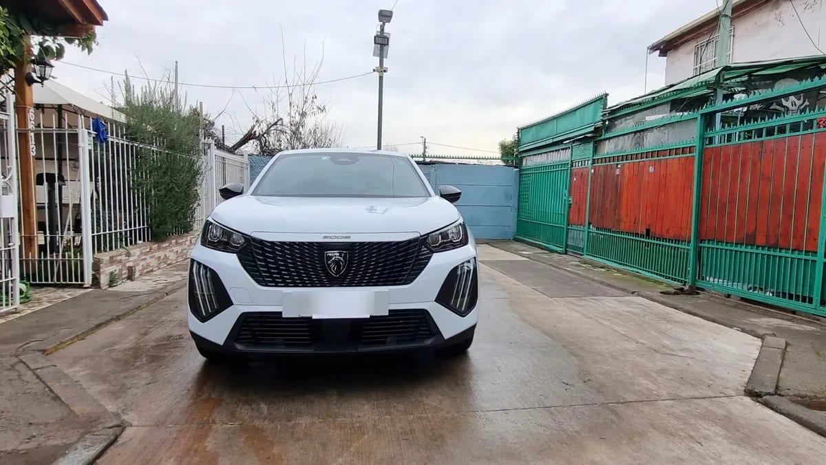 PEUGEOT 2008 1.2 Allure Mhev 136 At Hirbido año 2026